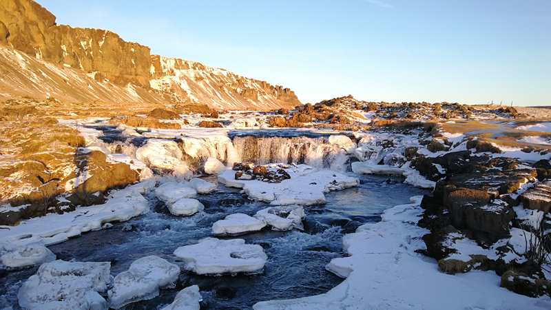 Circuit guidé Islande en hiver, cascade dans le sud islandais