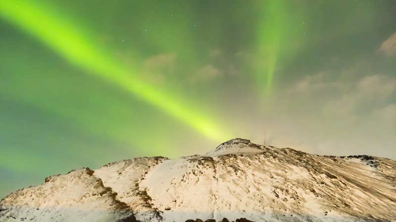 Observation d'une aurore boréale, islande à vélo en hiver