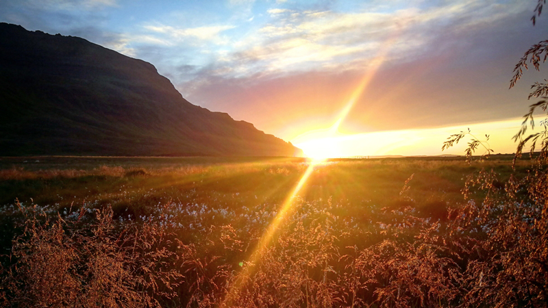 Circuit en Islande, soleil de minuit dans les westfjords