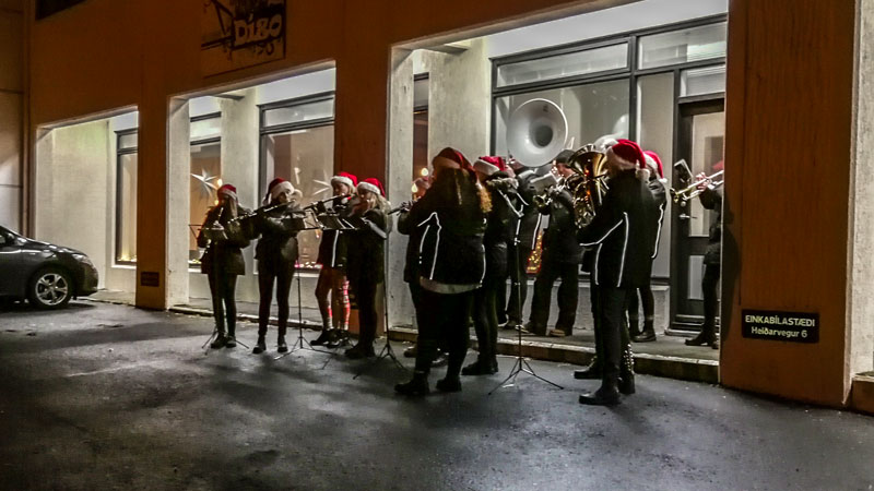 fanfare traditionelle de Noël à Heimaey, sud de l'Islande