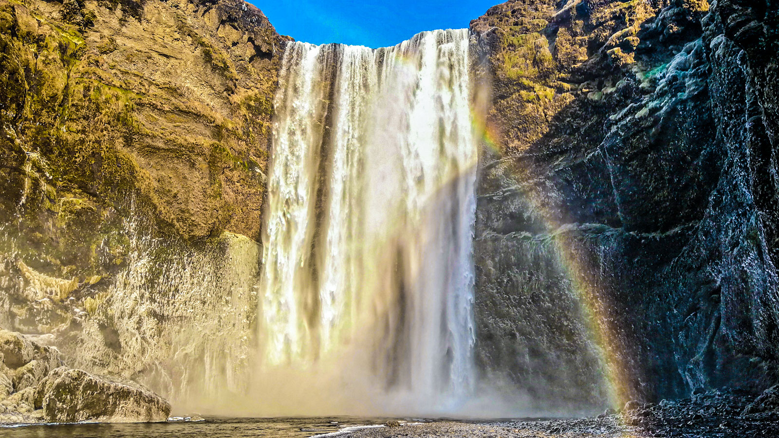 Excursion en Islande avec un guide francophone en Islande, cascade Skogafoss